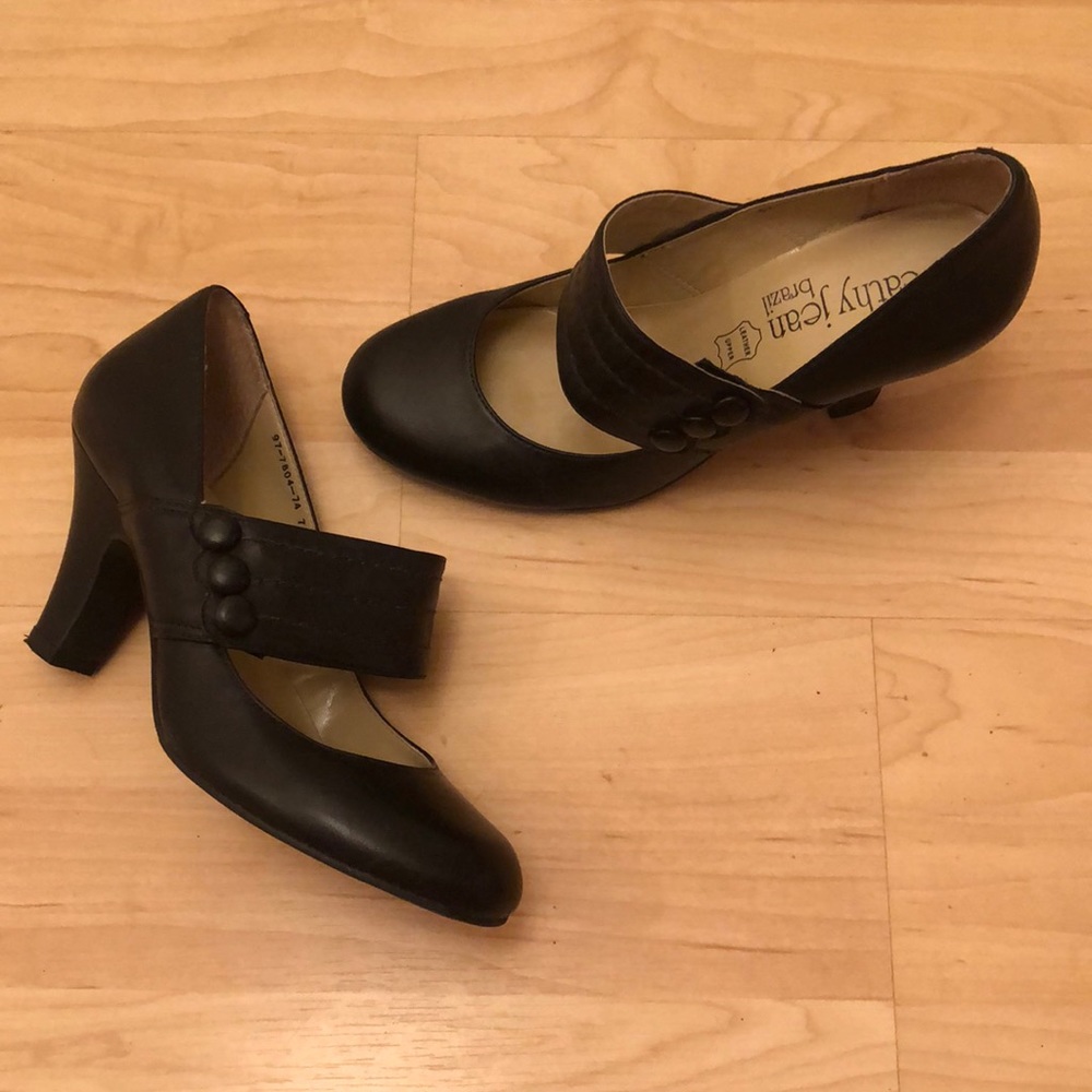 Cathey Jean Closed Toe Heels